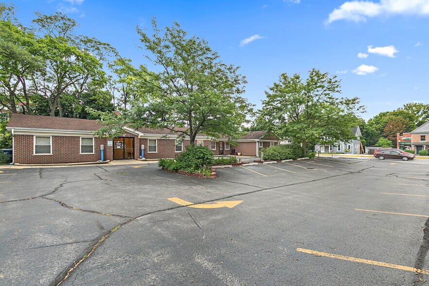 Primary Photo Of 712 W Main St, West Dundee Medical For Sale