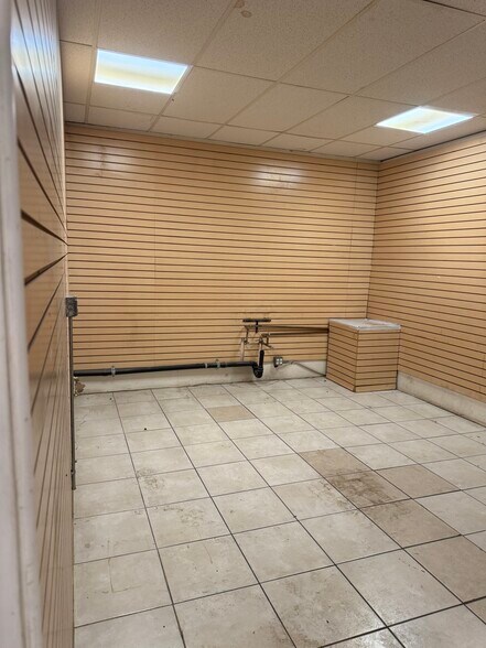 More Photos Of 2203-2309 Brundage Ln, Bakersfield Storefront For Lease