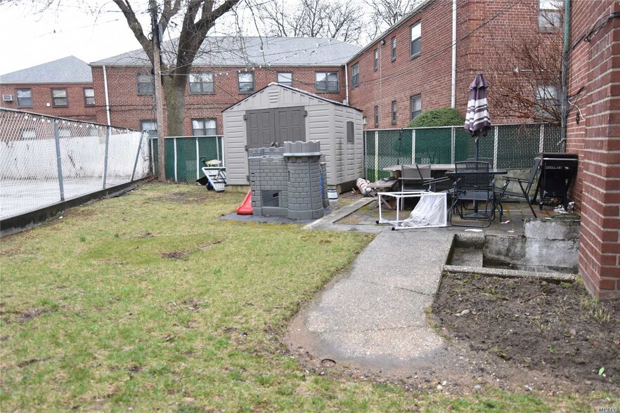 More Photos Of 15009 89th St, Howard Beach Office Residential For Lease