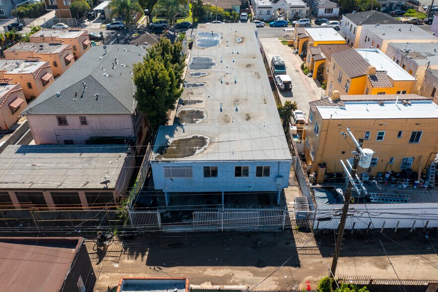 More Photos Of 921 W 82nd St, Los Angeles Apartments For Sale