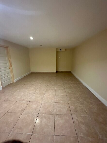 More Photos Of 1680 Broadway, Macon-Bibb Freestanding For Sale