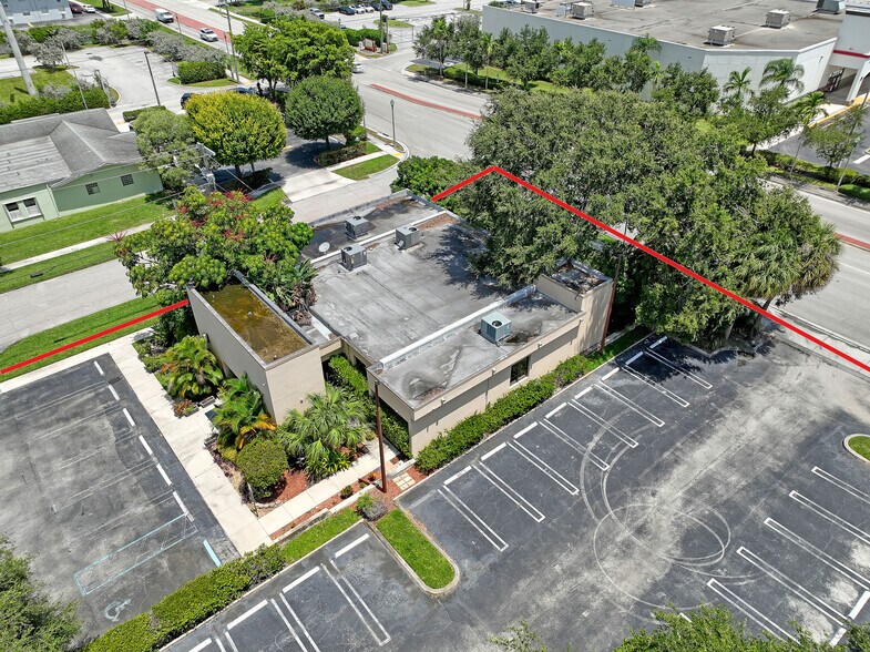 More Photos Of 2701 W Okeechobee Blvd, West Palm Beach Office For Sale