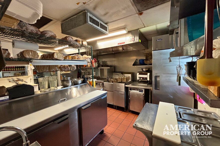 More Photos Of 470 W Dearborn St, Englewood Restaurant For Sale