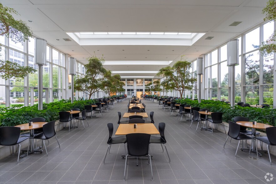 More Photos Of 3 Parkway Blvd N, Deerfield Office For Sale