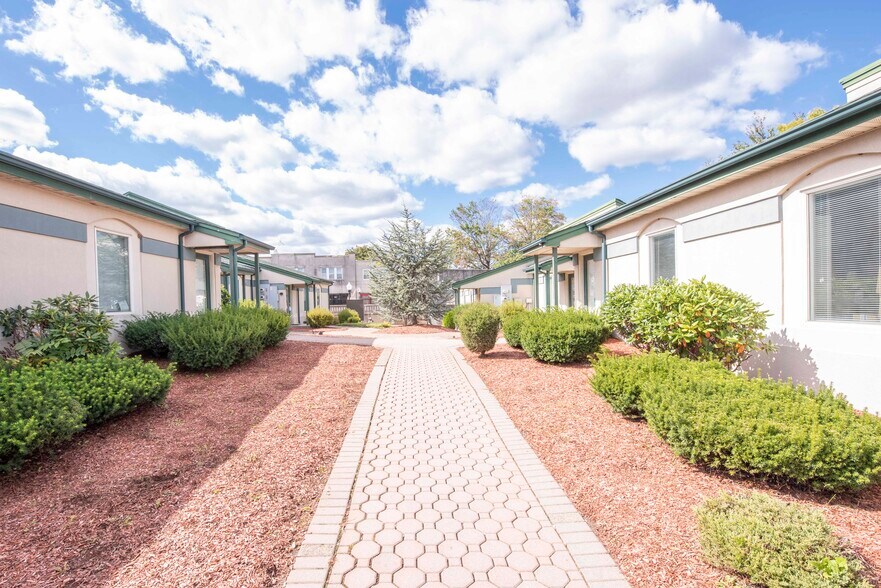 More Photos Of 17-19 S Main St, Manville Loft Creative Space For Lease