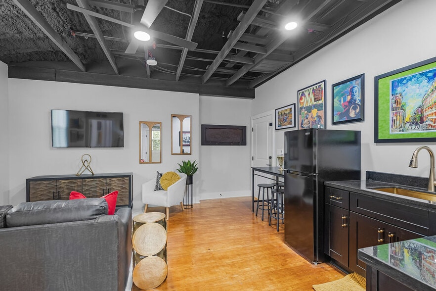 More Photos Of 156 Camellia St, Biloxi General Retail For Sale