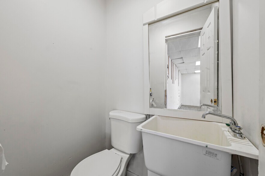 More Photos Of 402 10th Ave, Paterson Storefront For Lease