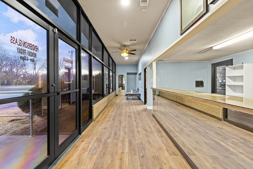 More Photos Of 2100 E Front St, Tyler Flex For Lease