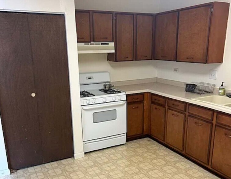 More Photos Of 640 S Main St, Algonquin Multifamily For Sale