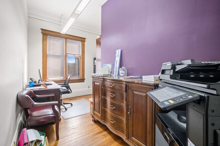 More Photos Of 1337 Virginia St, Charleston Office For Sale