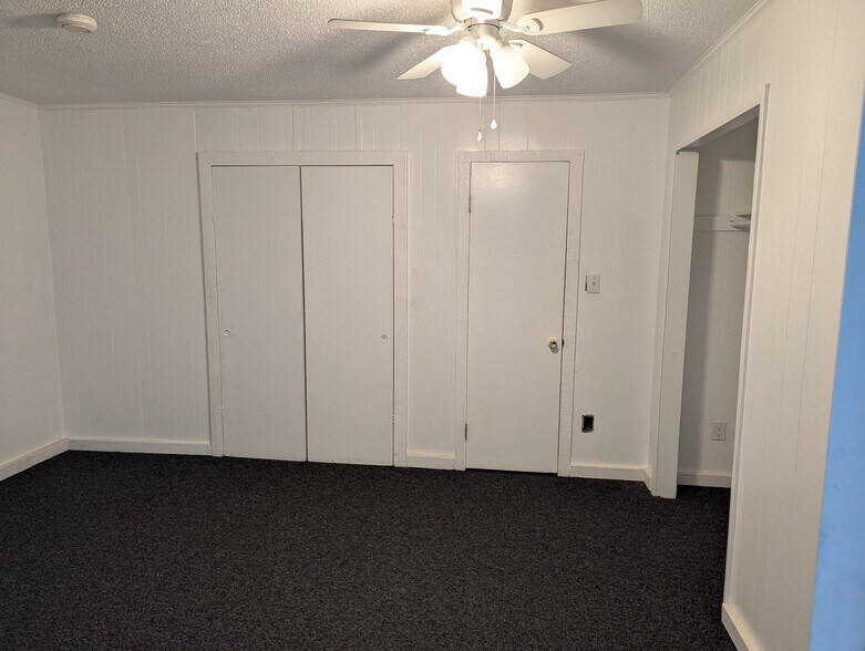 More Photos Of 1935 Gillespie St, Fayetteville Convenience Store For Sale