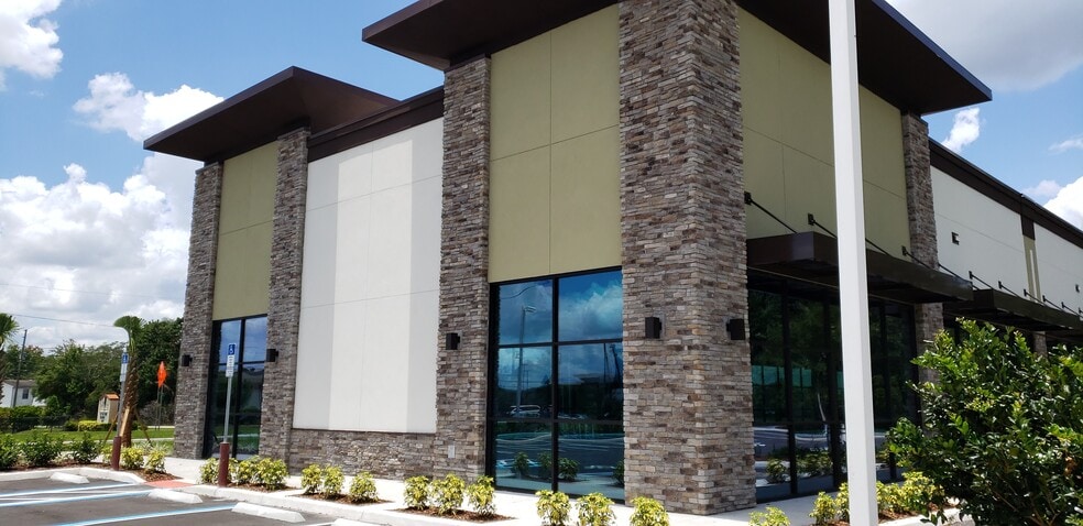 More Photos Of 7125 Hoffner Ave, Orlando General Retail For Lease