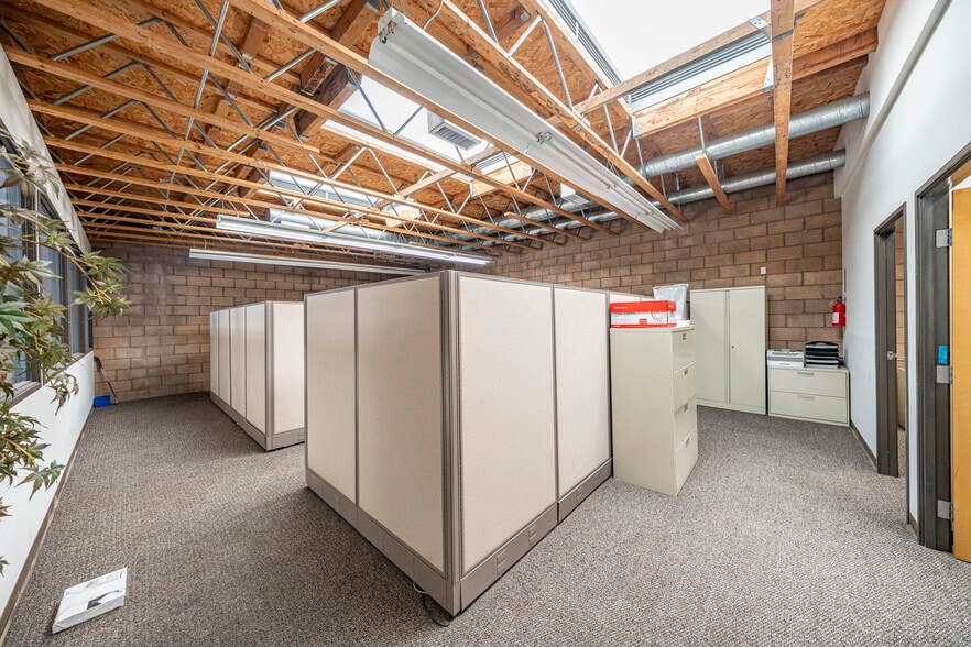 More Photos Of 2646 St Louis Ave, Signal Hill Warehouse For Sale