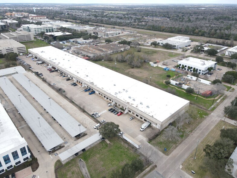 More Photos Of 1325 S Creek Dr, Houston Warehouse For Lease