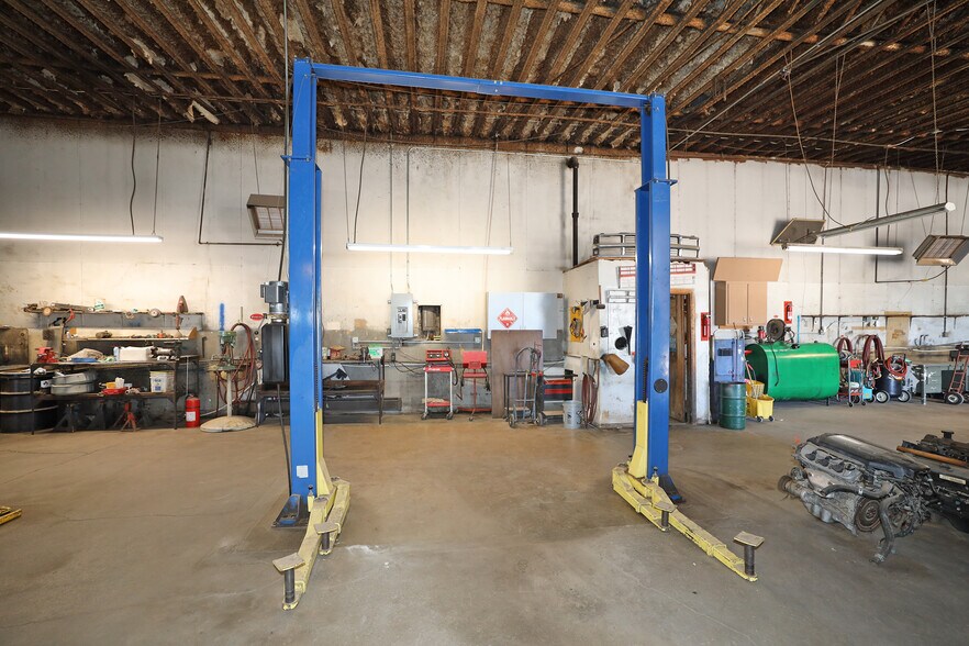 More Photos Of 1841 S Bolton St, Amarillo Auto Repair For Sale