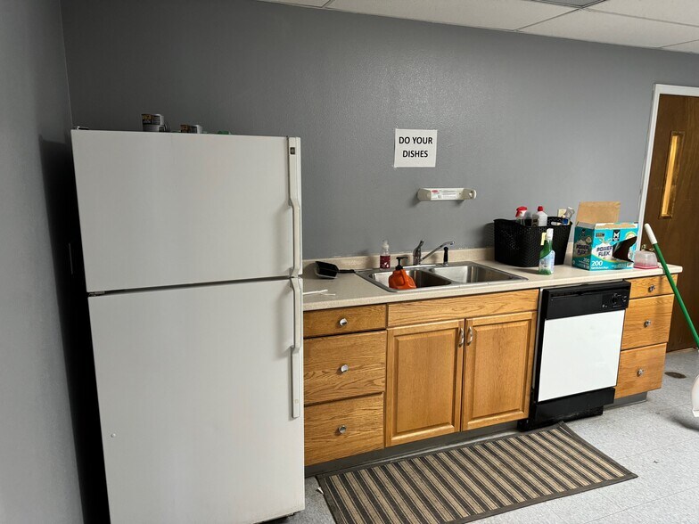 More Photos Of 3930 S US Highway 85 87, Colorado Springs Showroom For Sale