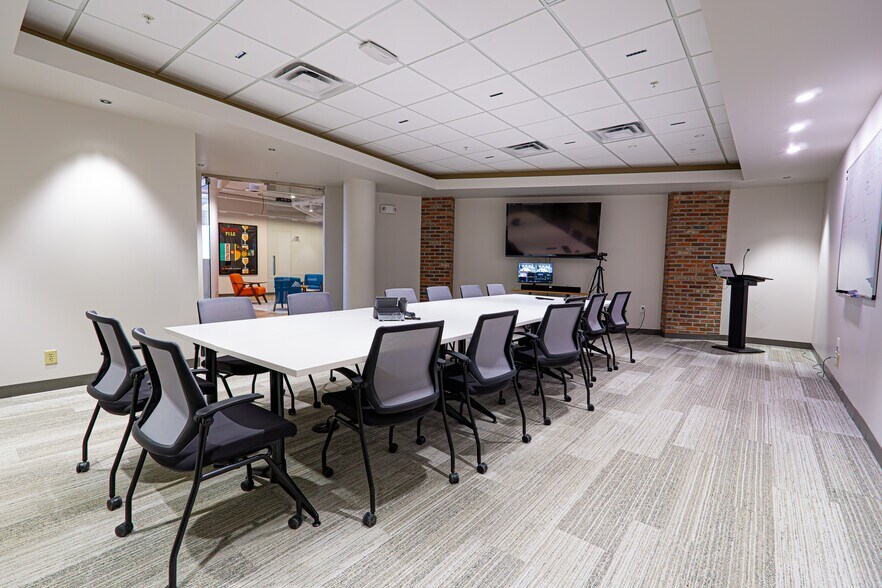 More Photos Of 150 Broadway, Menands Office For Lease