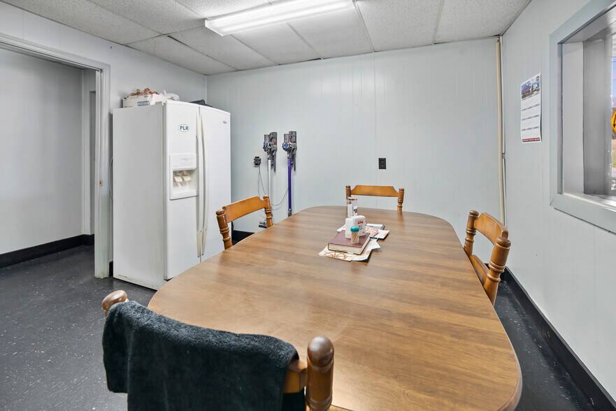 More Photos Of 3237 W Bay St, Savannah Warehouse For Sale