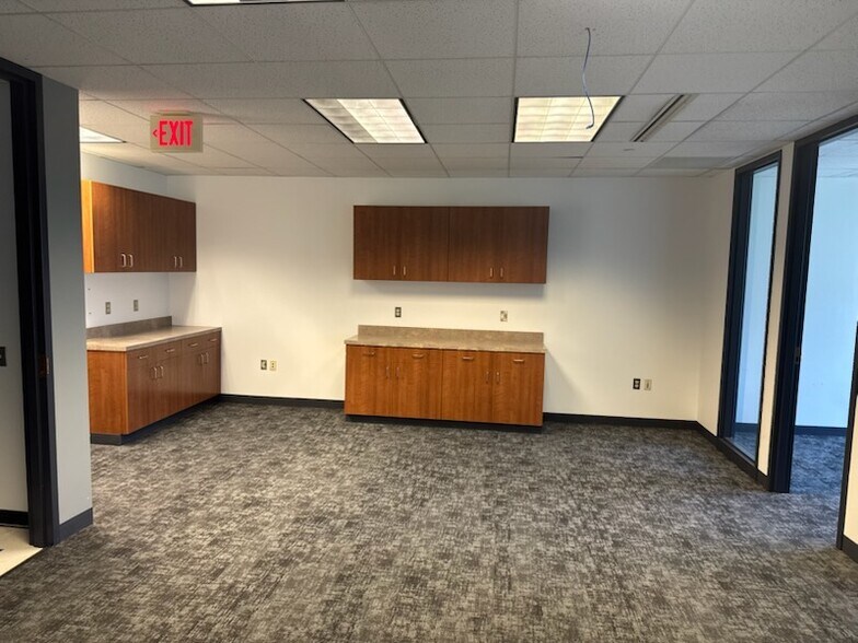 More Photos Of 750 Holiday Dr, Pittsburgh Office Residential For Lease