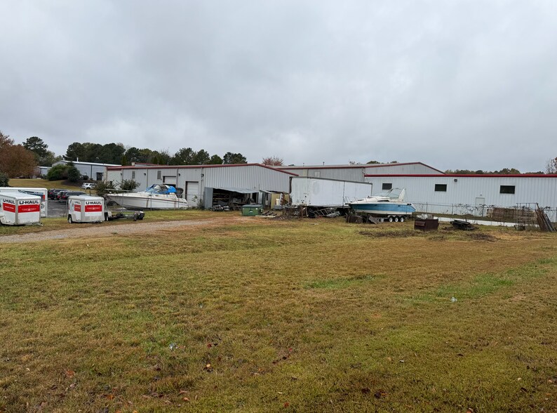 More Photos Of 2430 Oak St, Cumming Service For Sale