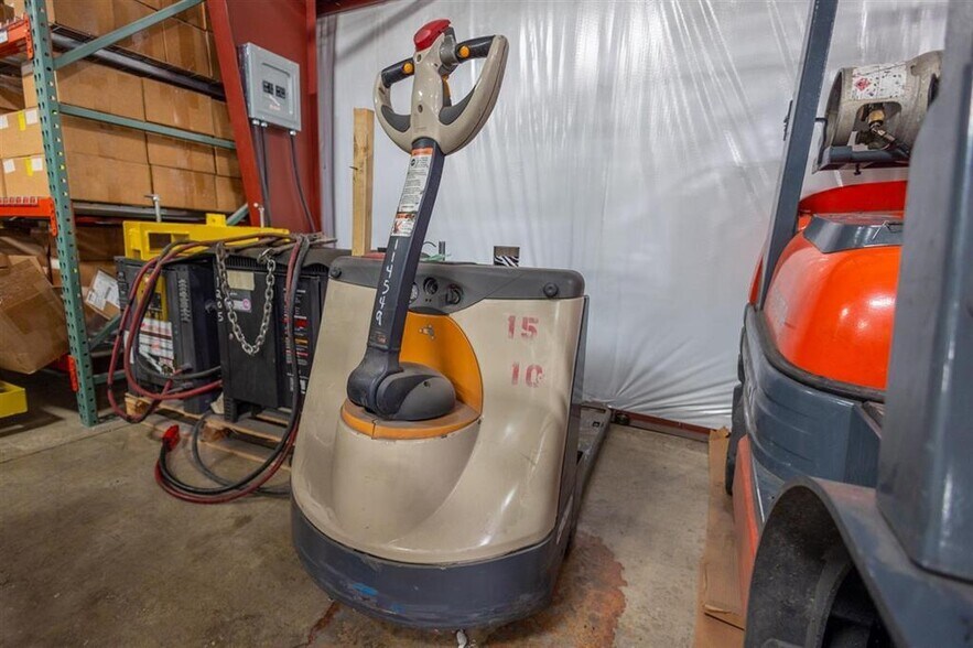 More Photos Of 252 Commerce Dr, Tompkinsville Warehouse For Sale