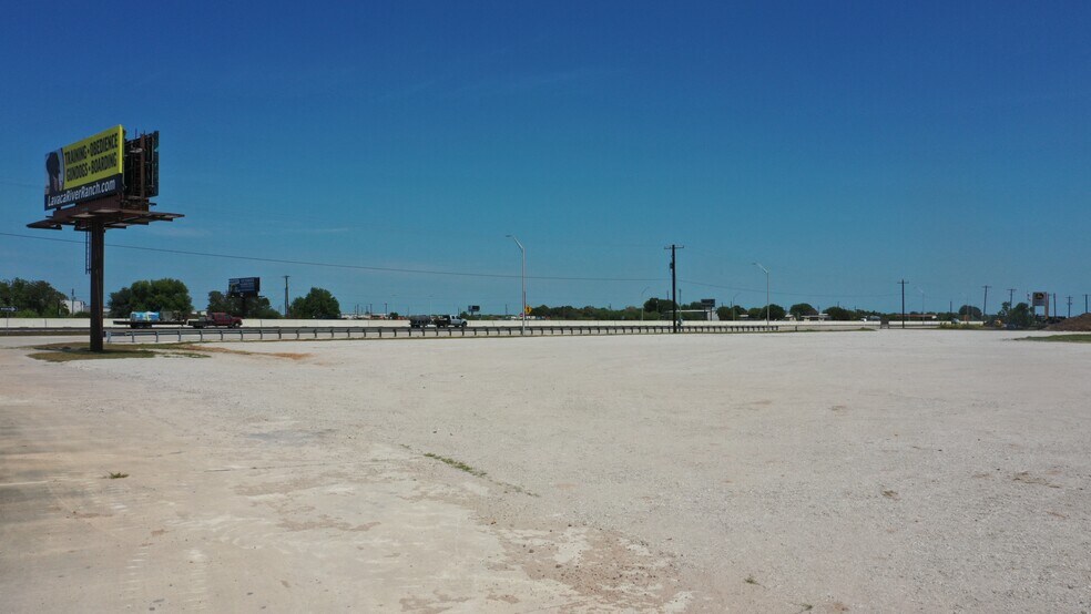 More Photos Of 12104 US-59, Victoria Industrial For Lease