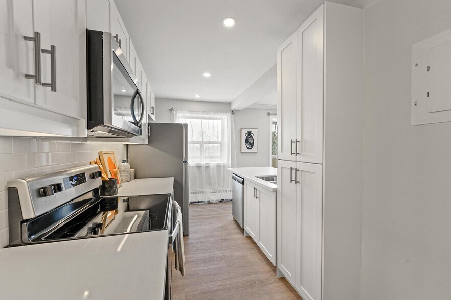 More Photos Of 143 Main St S, Brampton Apartments For Sale