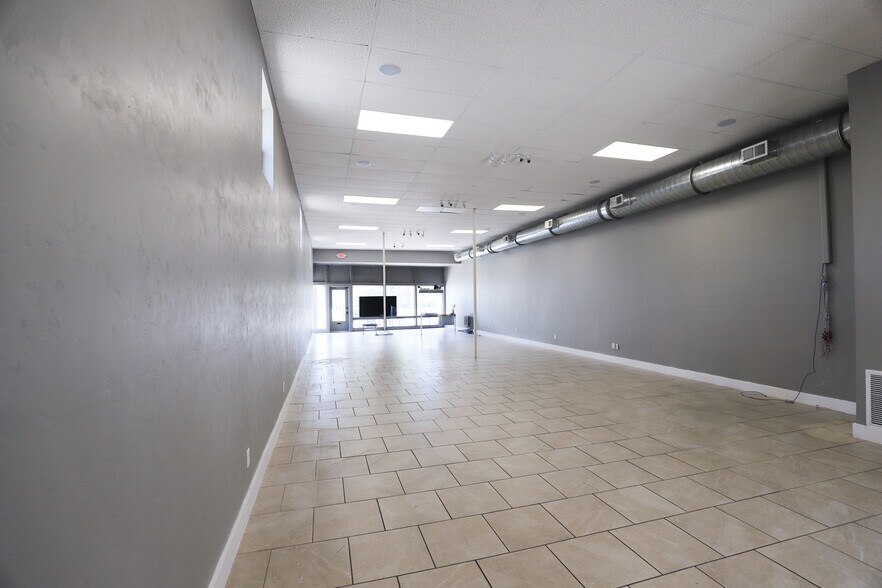More Photos Of 802 W University Ave, Gainesville Storefront For Lease