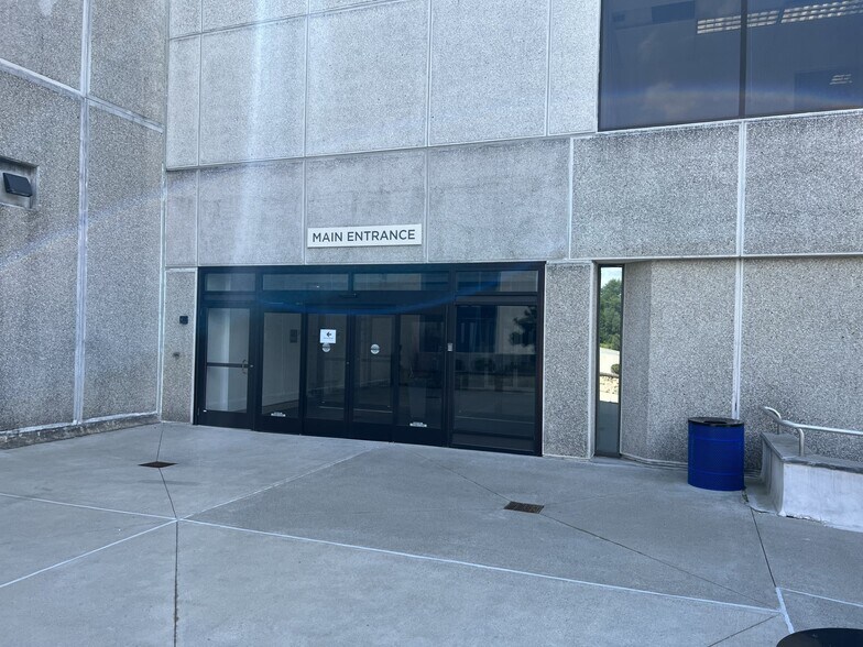 More Photos Of 200 Mill Rd, Fairhaven Medical For Lease