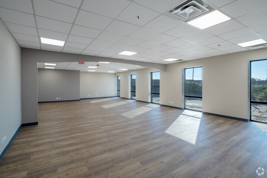 More Photos Of 9950 Lawrence Ave, Schiller Park Unknown For Lease