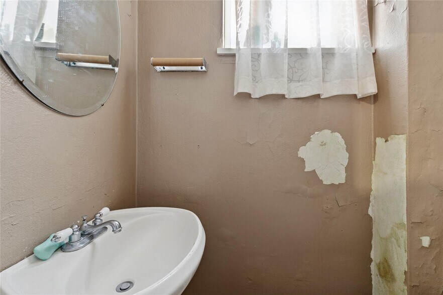 More Photos Of 320 Main St, Kalispell Storefront For Lease