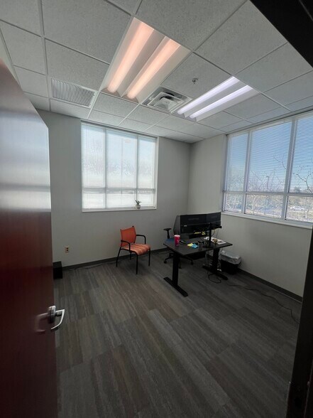 More Photos Of 9721 Cogdill Rd, Knoxville Office For Lease