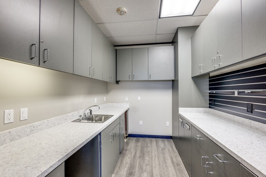 More Photos Of 2929 Briarpark Dr, Houston Office For Sale