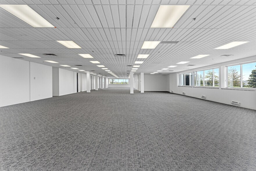 More Photos Of 156 Parkshore Dr, Brampton Warehouse For Lease