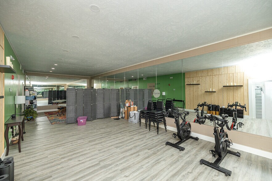 More Photos Of 115 N Main St, Lindsborg General Retail For Sale