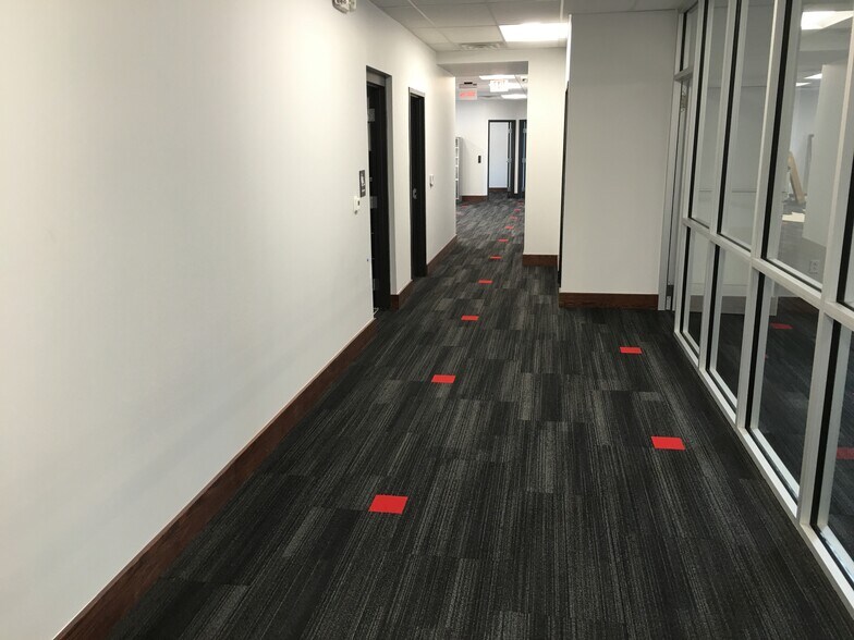 More Photos Of 23 W Pike St, Houston Storefront Retail Office For Lease