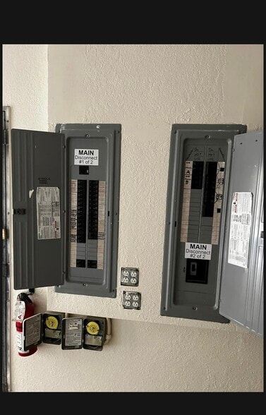 More Photos Of 2108 49th St S, Saint Petersburg Storefront For Sale