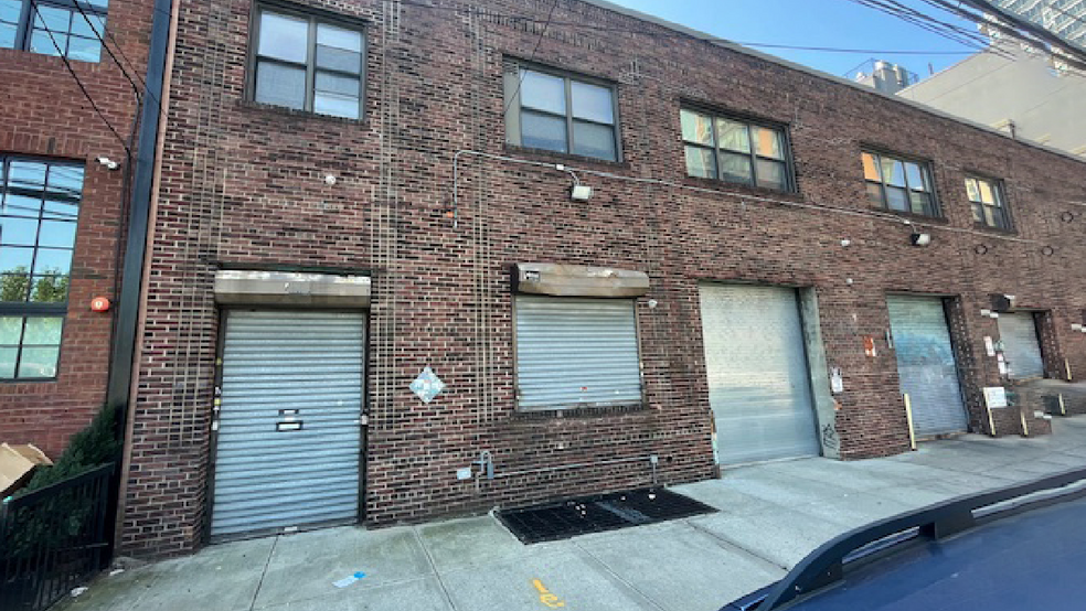 Primary Photo Of 5-16 47th Ave, Long Island City Warehouse For Lease