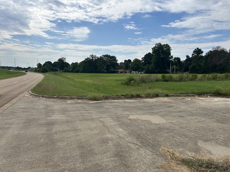 More Photos Of 3202 S Bishop Rd, Texarkana Specialty For Sale