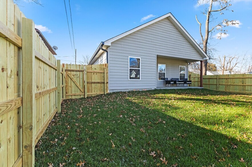 More Photos Of 726 Veronica Pl, Jeffersonville Hospitality For Sale