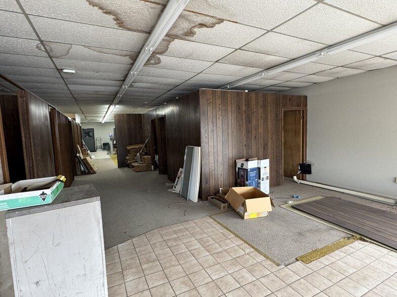 More Photos Of 930 E 4th Ave, Hutchinson Industrial For Sale