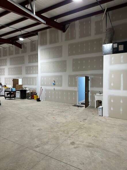 More Photos Of 401 Betty Taylor Wood, Holly Ridge Manufacturing For Lease