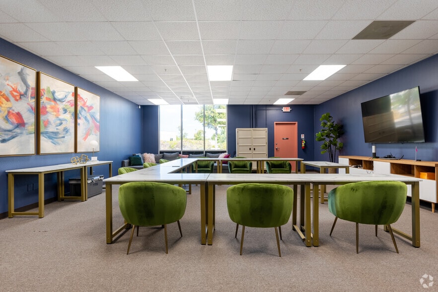 More Photos Of 715 Discovery Blvd, Cedar Park Unknown For Lease