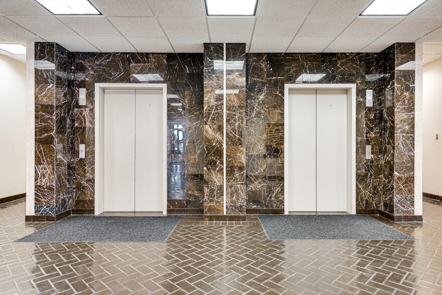 More Photos Of 24 Smith Rd, Midland Office For Lease