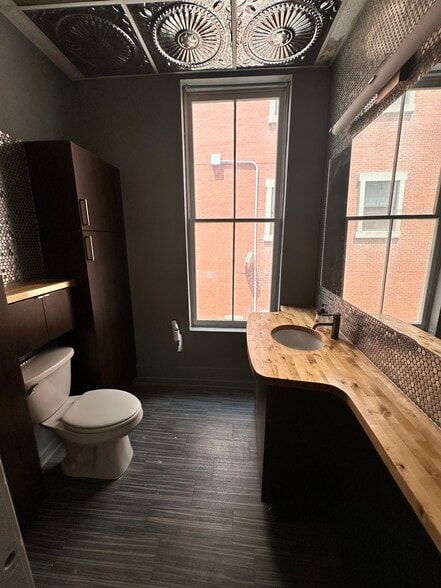 More Photos Of 110-118 Bull St, Savannah Storefront Retail Office For Lease