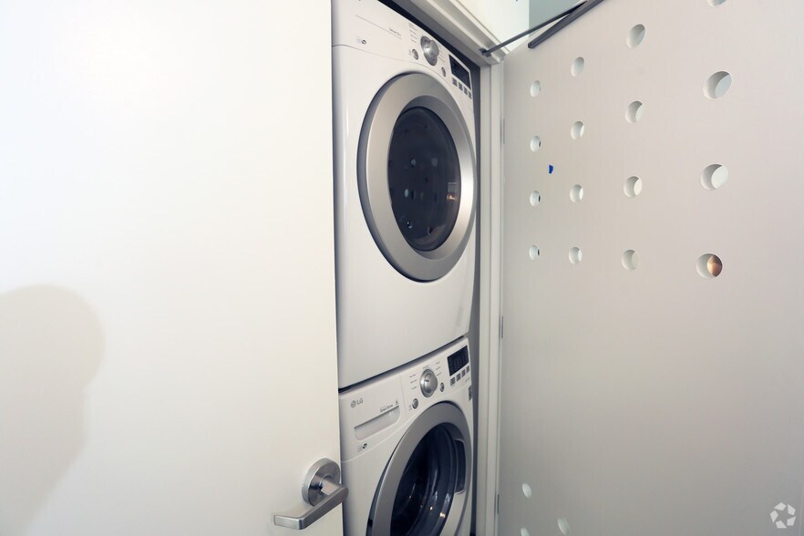 More Photos Of 8350-8358 Santa Monica Blvd, West Hollywood Apartments For Lease