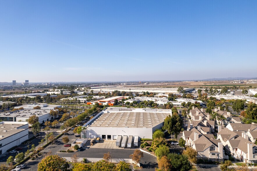 More Photos Of 4 Studebaker, Irvine Light Manufacturing For Lease