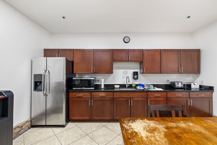 More Photos Of 1 Hedstrom Dr, Ashland Warehouse For Lease