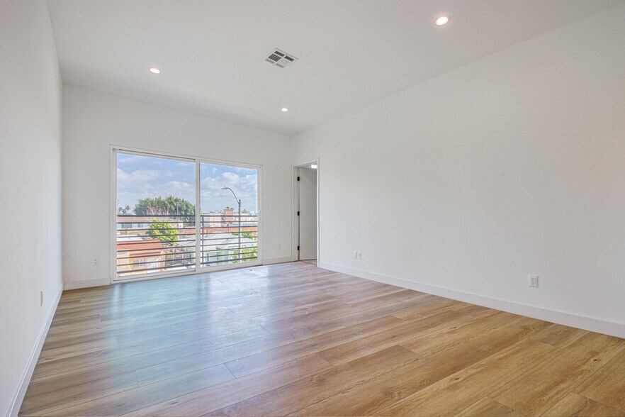 More Photos Of 1923 Carmona Ave, Los Angeles Multifamily For Sale