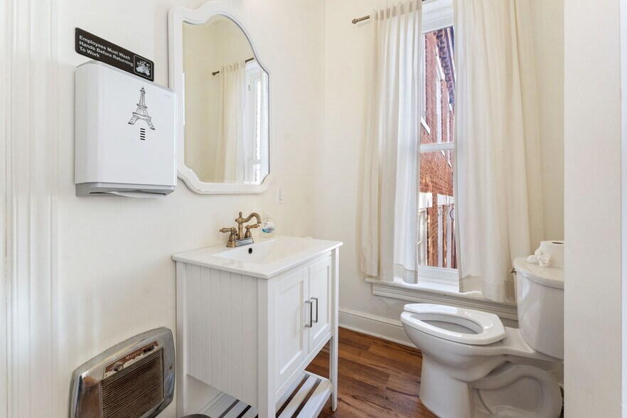 More Photos Of 12 Culpeper St, Warrenton Restaurant For Sale